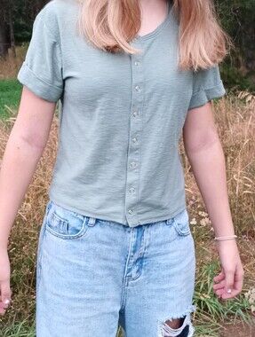 SO Sage Green Cropped Button-Front Tee